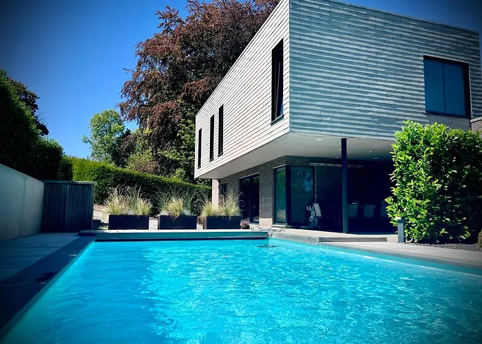 Pool House 85